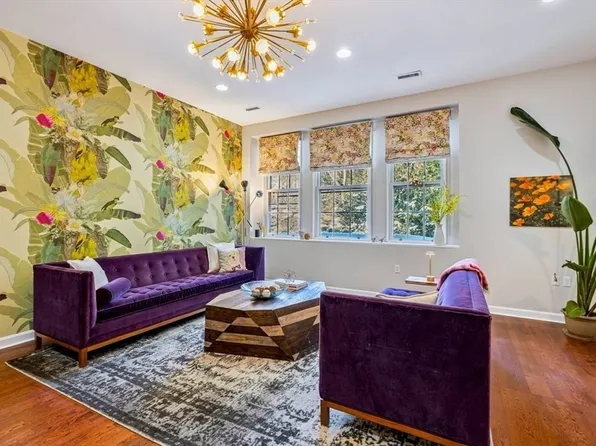 60 Glen Rd APT 108, Brookline, MA 02445