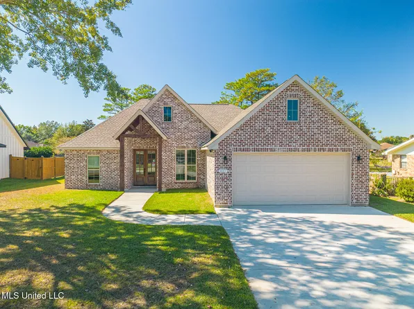 3007 Fairway Dr, Picayune, MS 39466