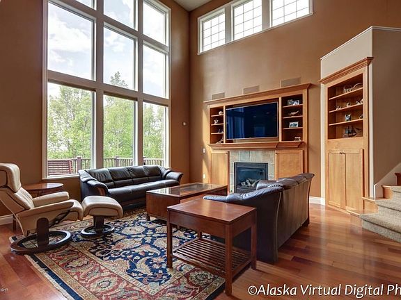 5th image of 16318 Essex Park Dr