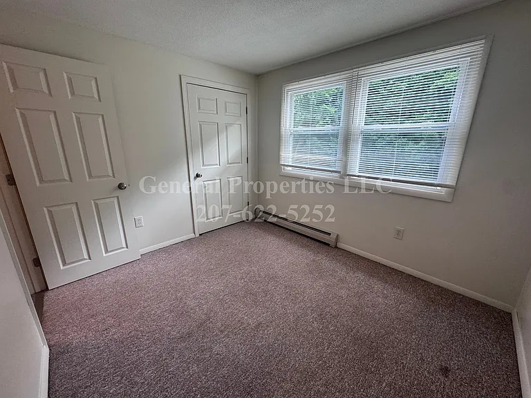 592 Riverside Dr — Photo 10