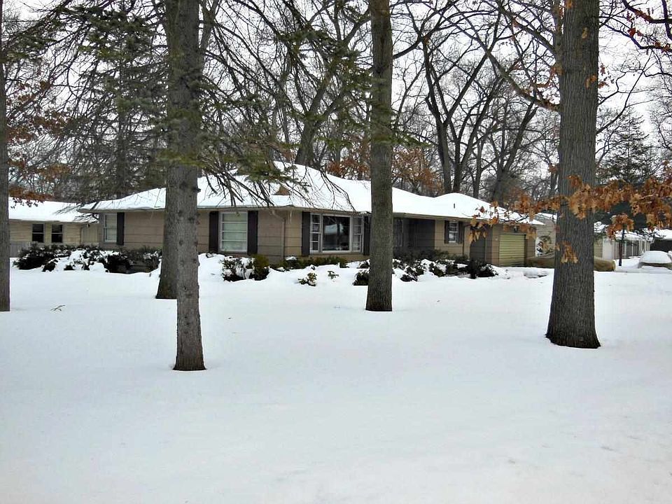 1st image of 19181 S Oakmont Dr