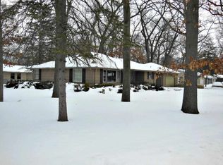 19181 S Oakmont Dr, South Bend, IN 46637