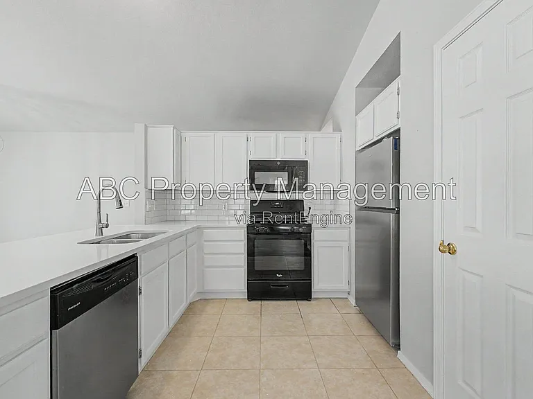 3345 W Essex Dr — Photo 3