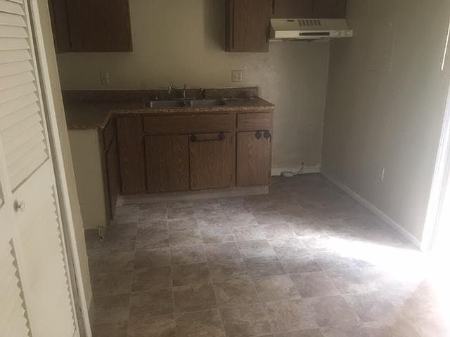 2nd image of 810 NE Banner Dr