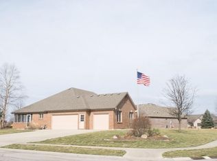 612 Woodview Dr, Whiteland, IN 46184