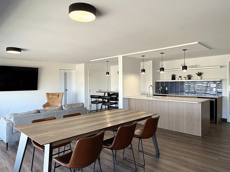 1833 Pembina Hwy — Photo 3