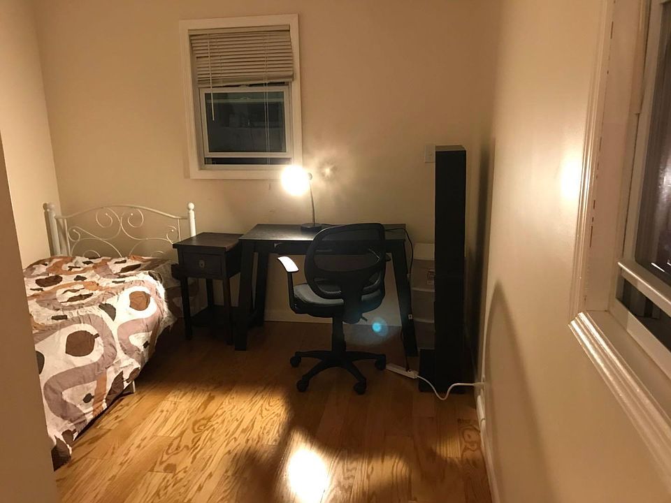 2nd image of 25 Warren St