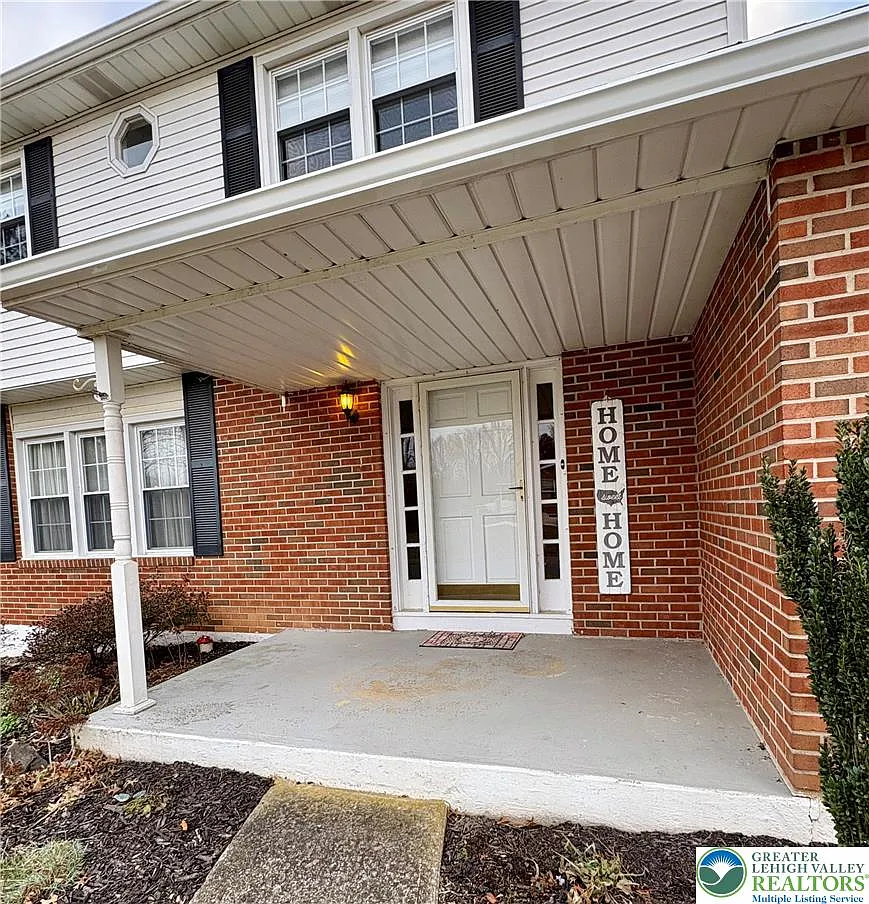 4 bed, 3.5 bath, 1948 sqft, $3,200 — Photo 3