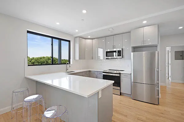 Rented by Bravado Real Estate LLC | media 4