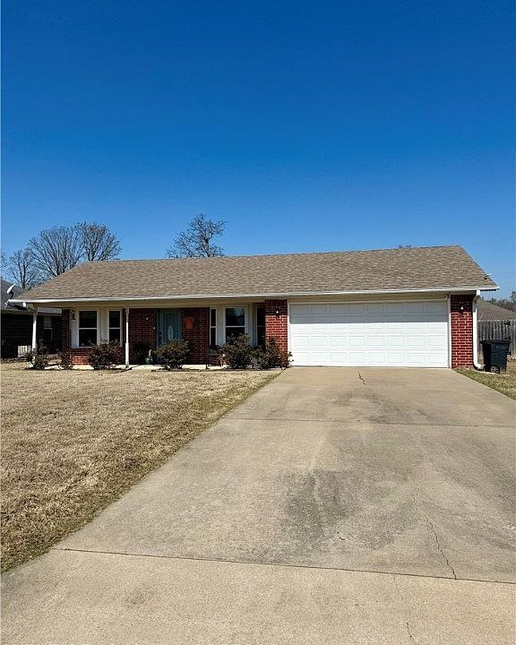 1st image of 106 Commanche Loop