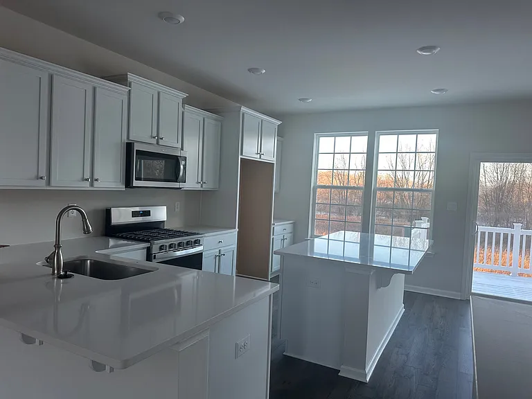 10 Lilac Cir — Photo 2