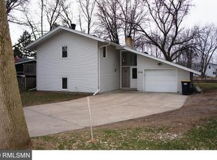 916 Honeysuckle Ln, Farmington, MN 55024