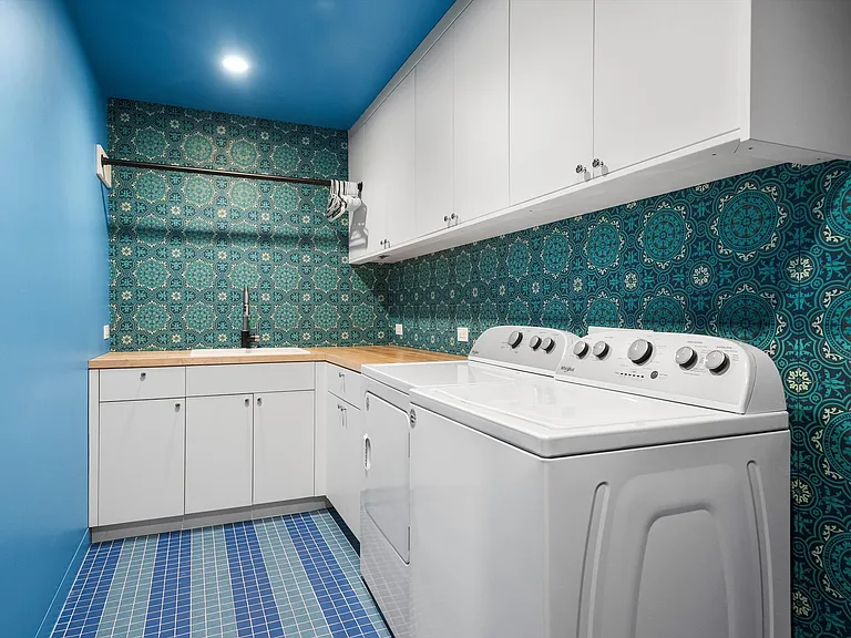 614 W North St — Photo 21