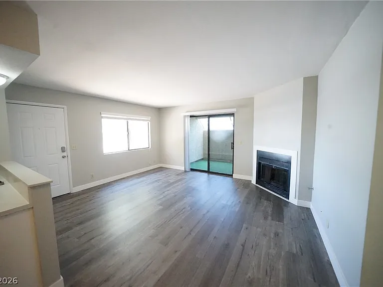 601 Cabrillo Cir #103 — Photo 7