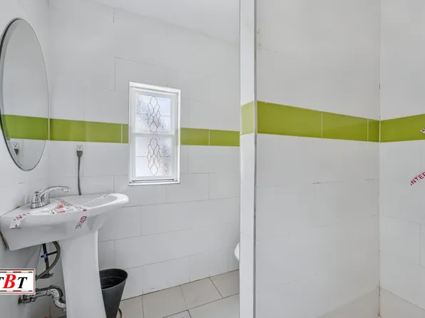 945 East 15th Street image 28 of 34