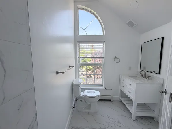 62 Hickory Rd #B, Port Washington, NY 11050