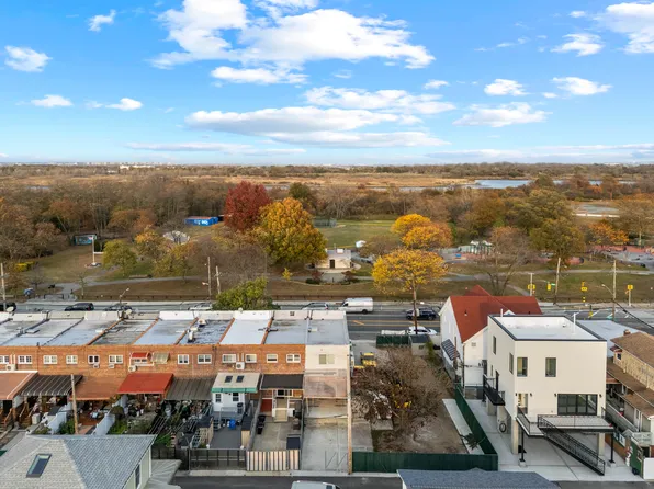 2924 Gerritsen Avenue image 11 of 25