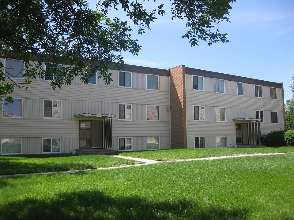 1600 Alexandra St #2