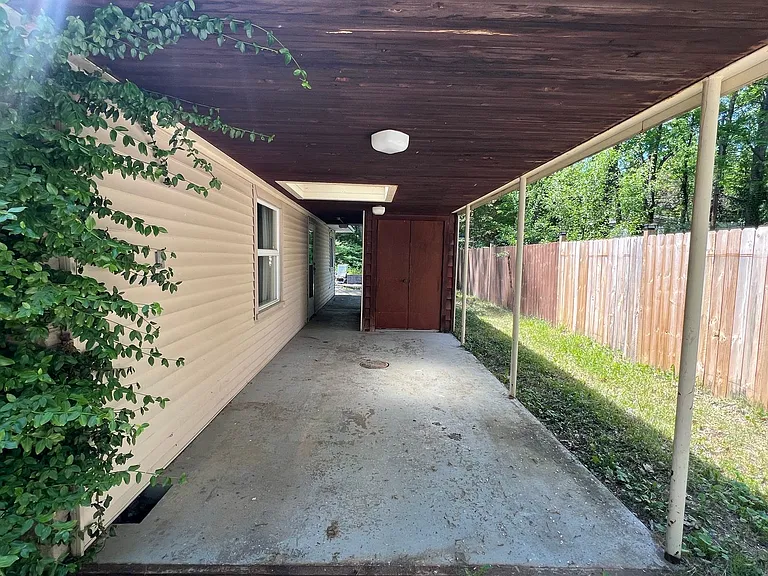 212 Huron St — Photo 2