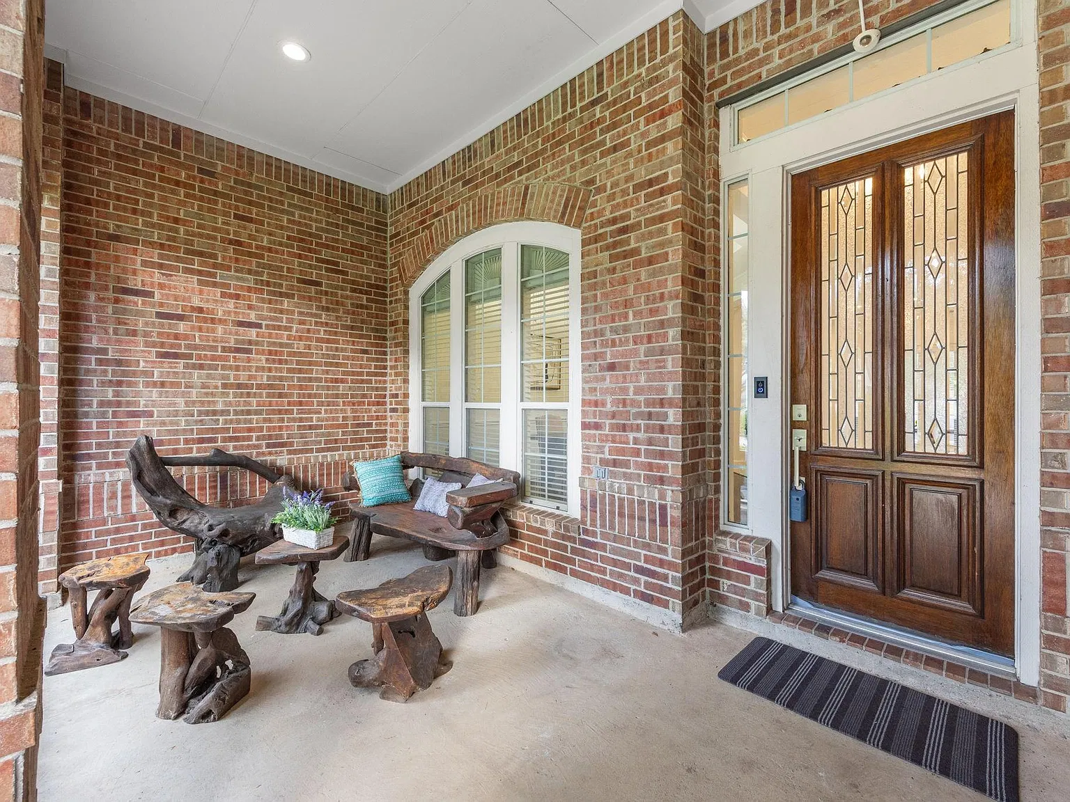 4 bed, 4.5 bath, 4249 sqft, $3,700 — Photo 2