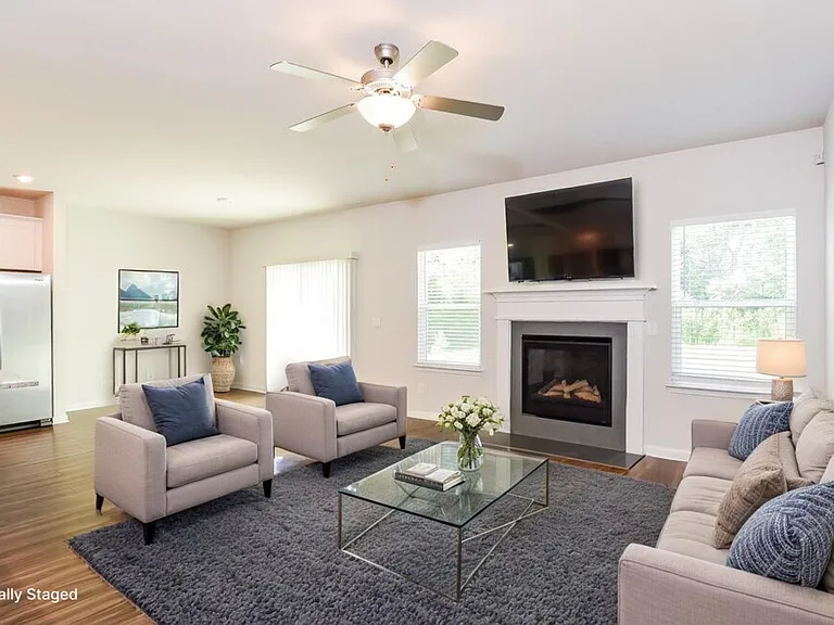 6075 Hickory Creek Ct — Photo 5