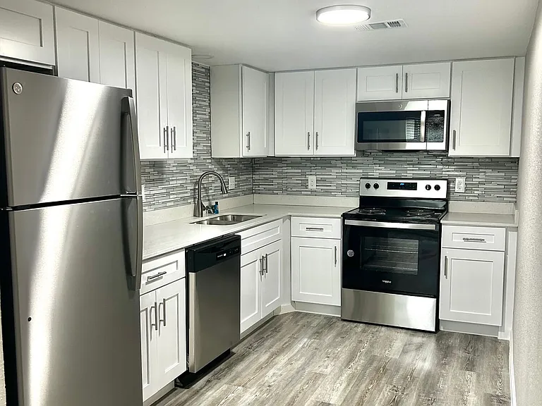 Athena Garden Apartments — Photo 38