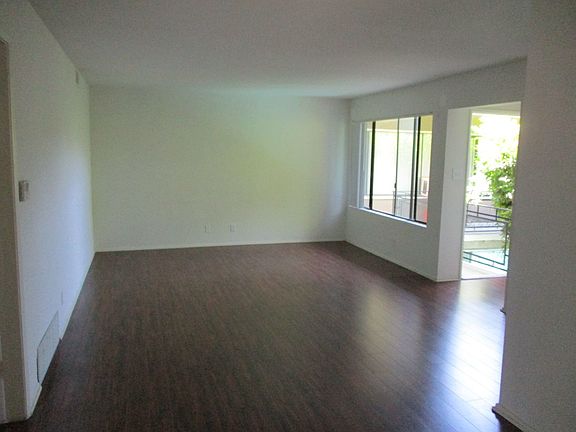 3rd image of 1350 N Crescent Heights Blvd APT 16