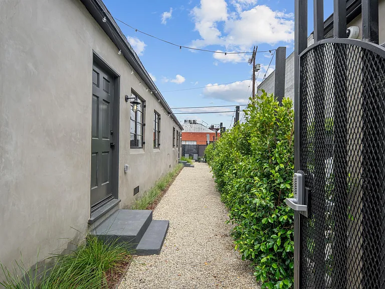526 Victoria Ave — Photo 10