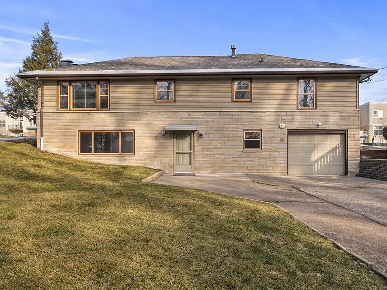 2540 E Eastgate Ln — Photo 2