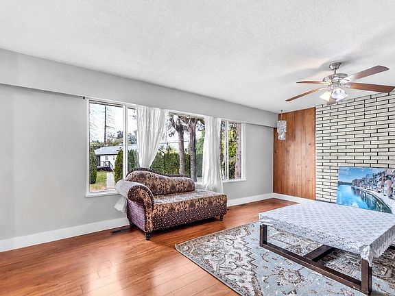 5th image of 11582 84a Ave