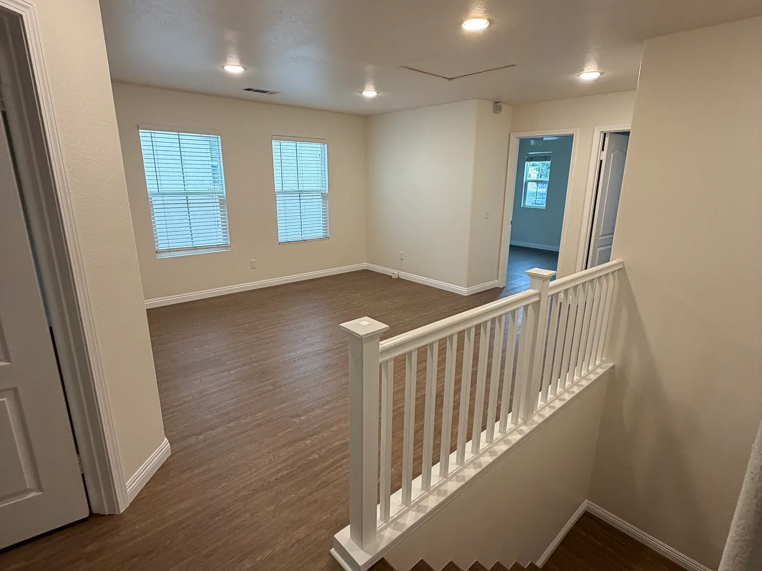 4 bed, 2400 sqft, $3,500 — Photo 4