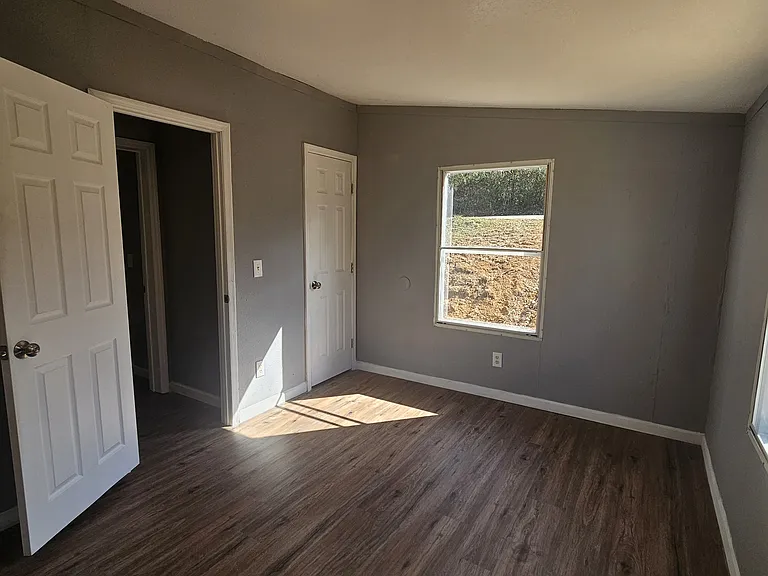 3918 Conley Ln — Photo 11