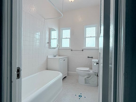 5th image of 444 N Sierra Bonita Ave APT 12