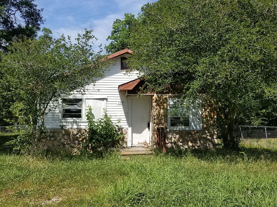 1st image of 209 Railroad Ave