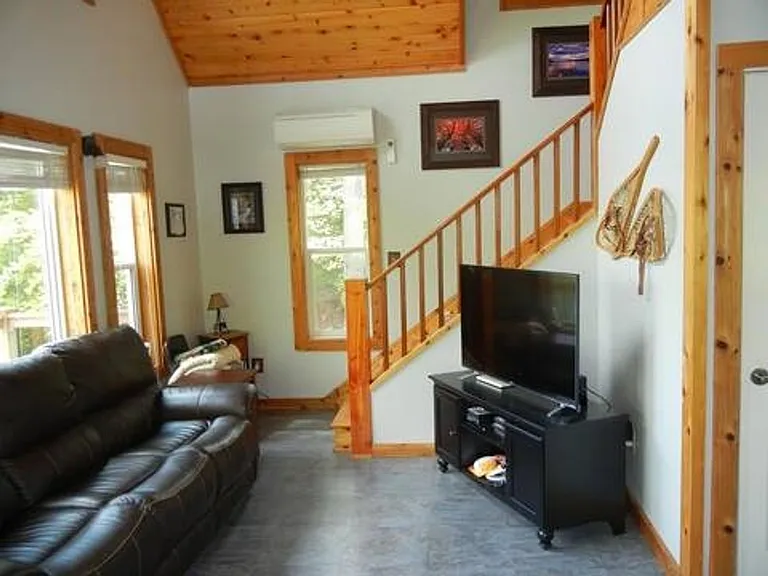 49 Nichols Rd — Photo 8