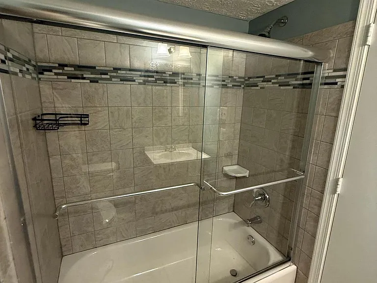 805 London Ct — Photo 18