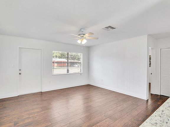 3rd image of 1217 W Patterson St