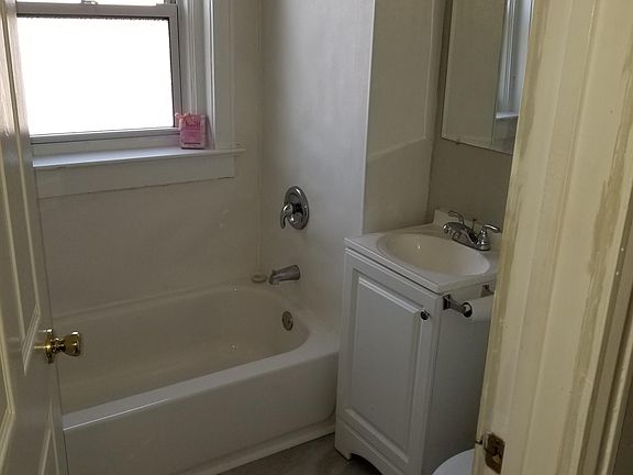 5th image of 3634 Forest Ave #2N
