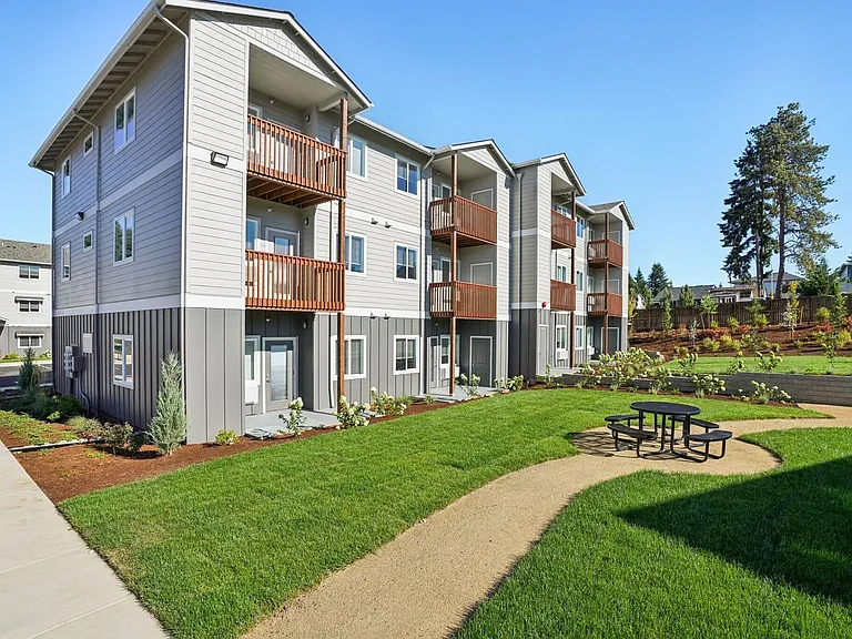 LIBERTY CREST APARTMENTS — Photo 11