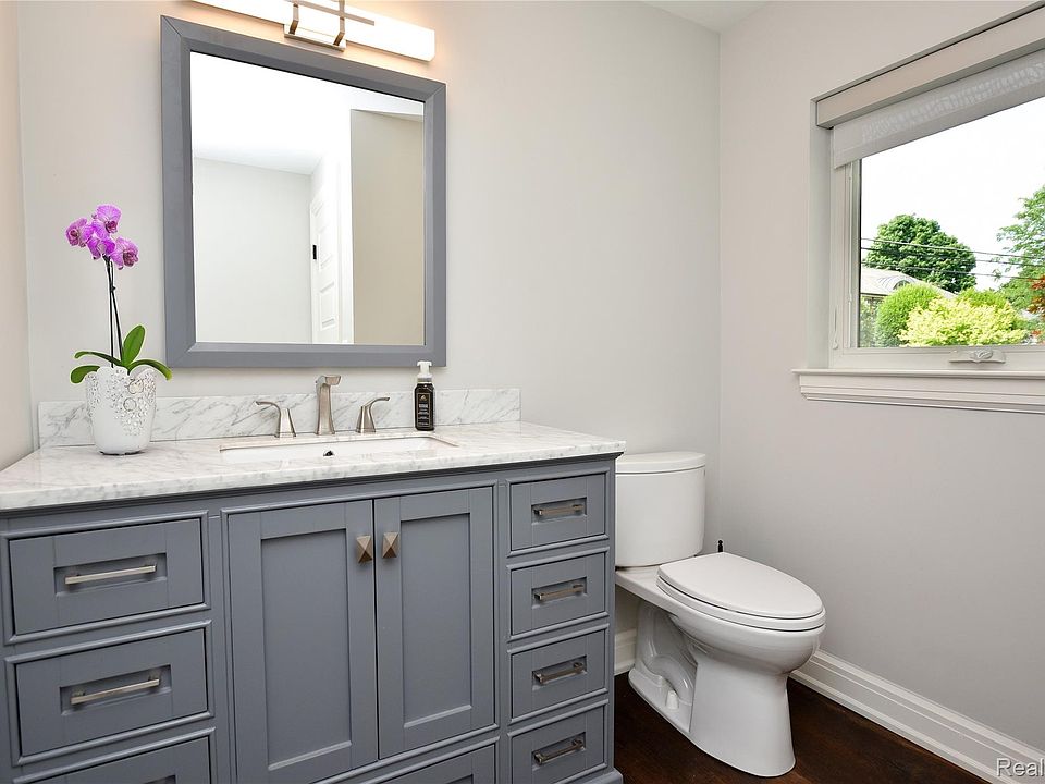 591 Wallace St, photo 13