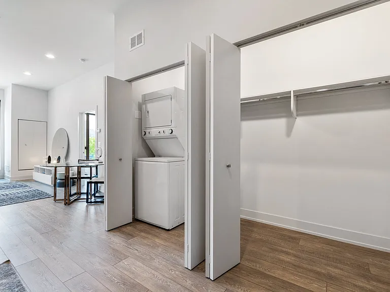 853 N Larrabee St — Photo 23