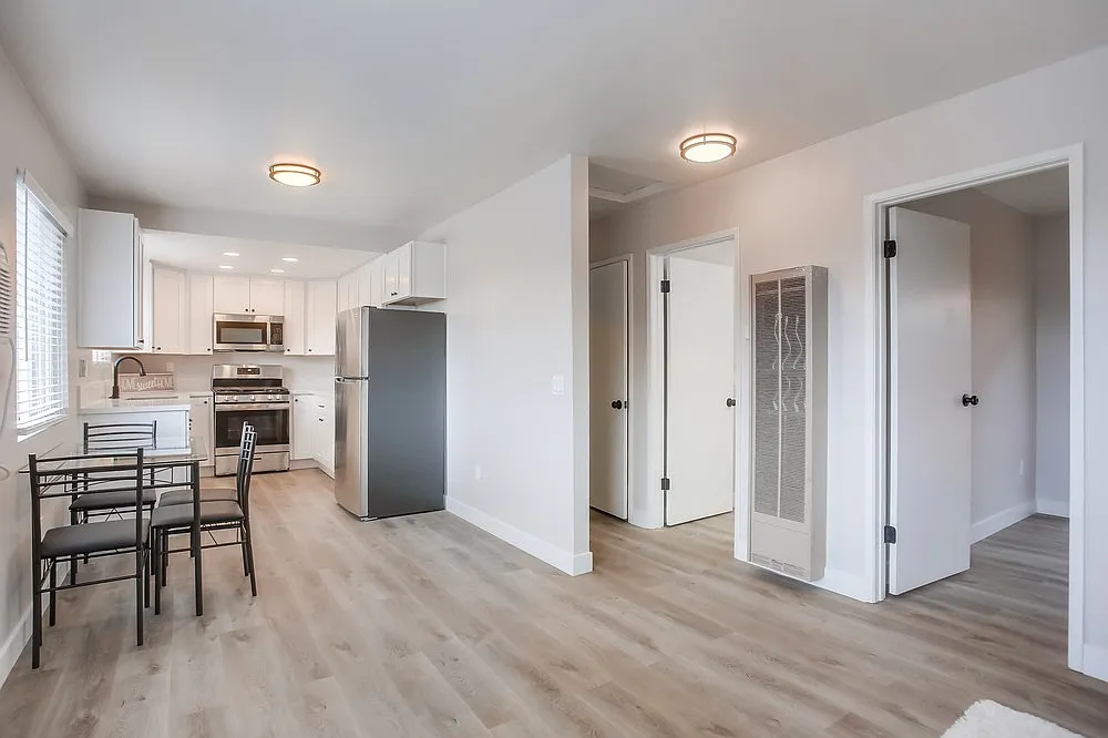 2 bed, 865 sqft, $2,600 — Photo 4