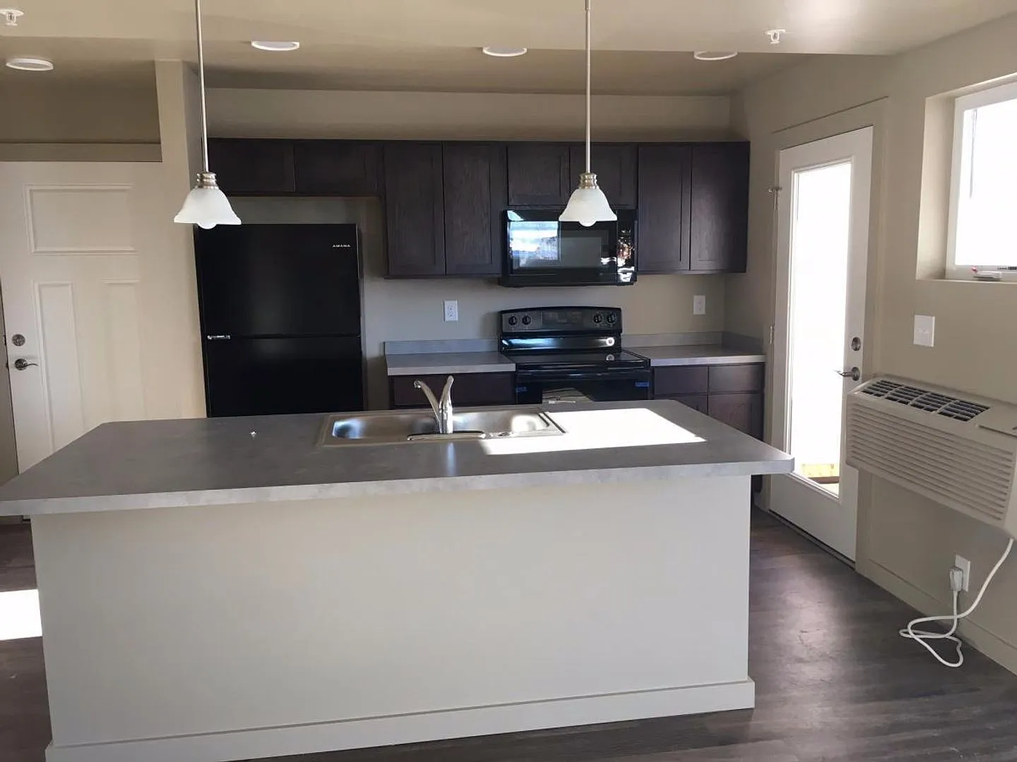 4815 Golden Gate Ave — Photo 2