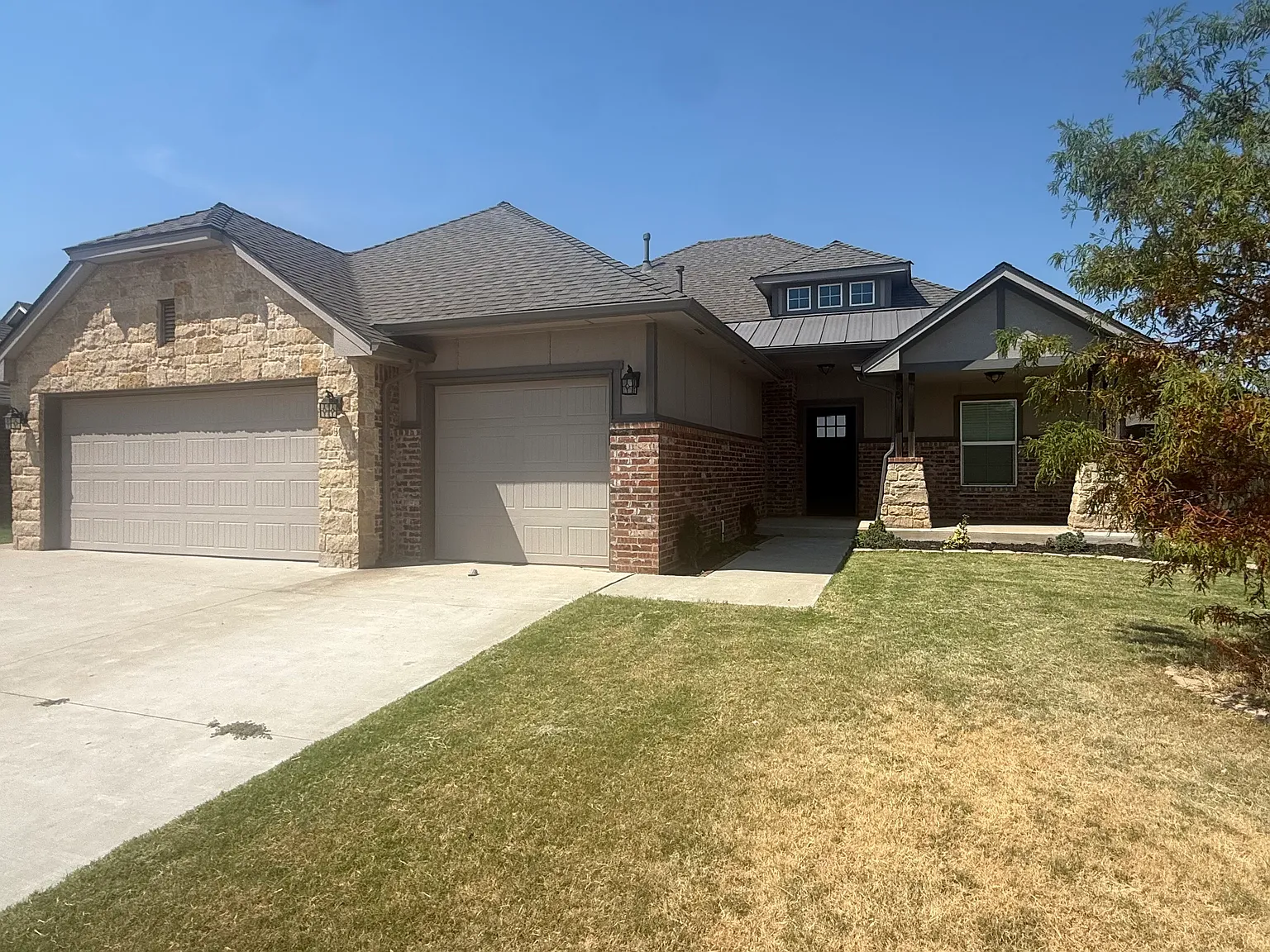 4 bed, 1950 sqft, $2,100 — Photo 2