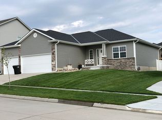 7231 Rebel Dr, Lincoln, NE 68516
