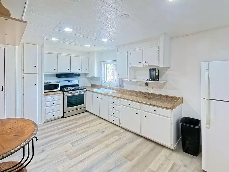 30100 Lakeview Ave — Photo 7