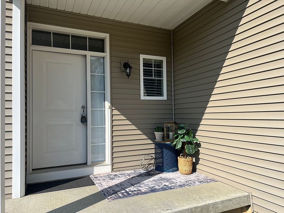 1st image of 4465 Daniel Dr