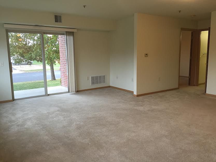 1st image of 302 Prairie Heights Dr APT 212