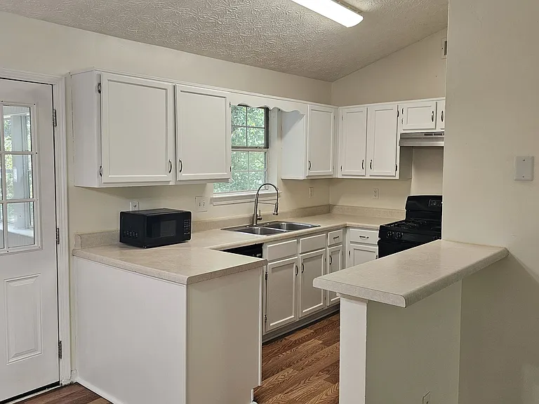 3221 Meadowlark Ln NW — Photo 8