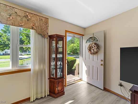 2nd image of 4428 Oak Ln